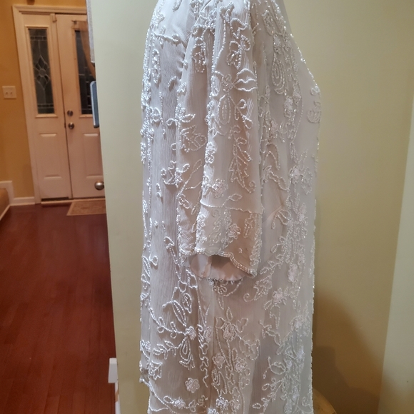 Woman's blouse - Picture 9 of 16